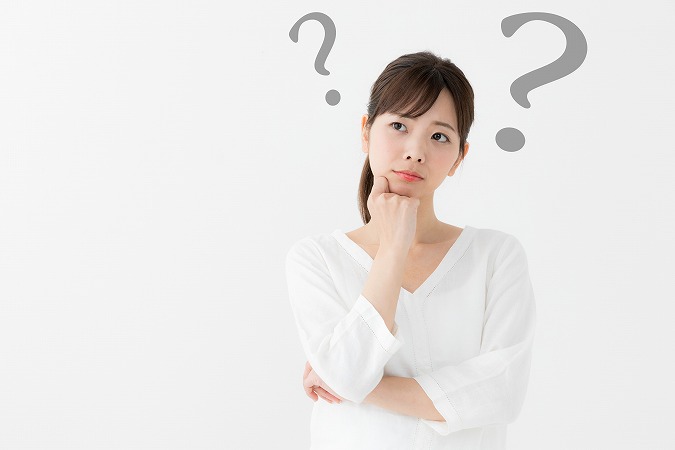 ？を浮かべる女性